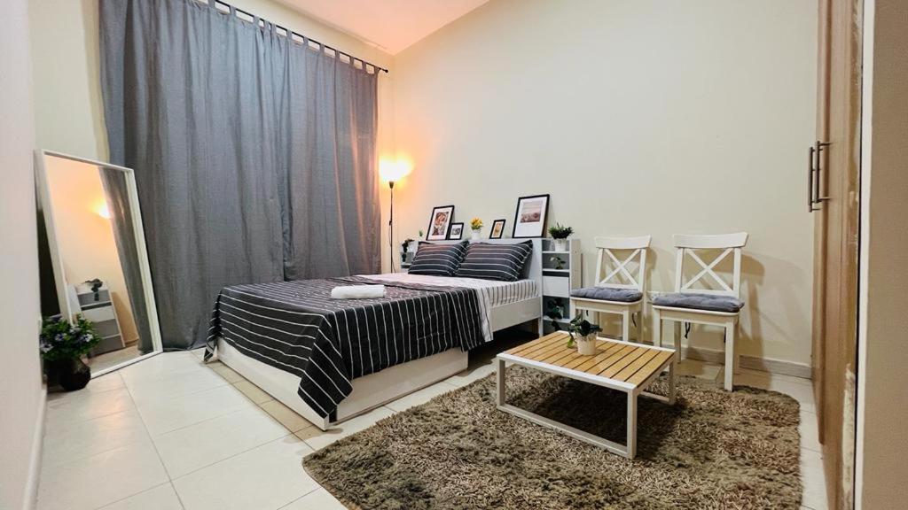 Beautiful Bedroom In Al Barsha Near Mashreq Metro منزل للإقامة *