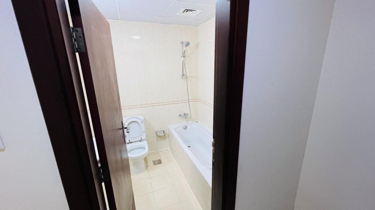 Проживание в семье Beautiful Bedroom In Al Barsha Near Mashreq Metro *