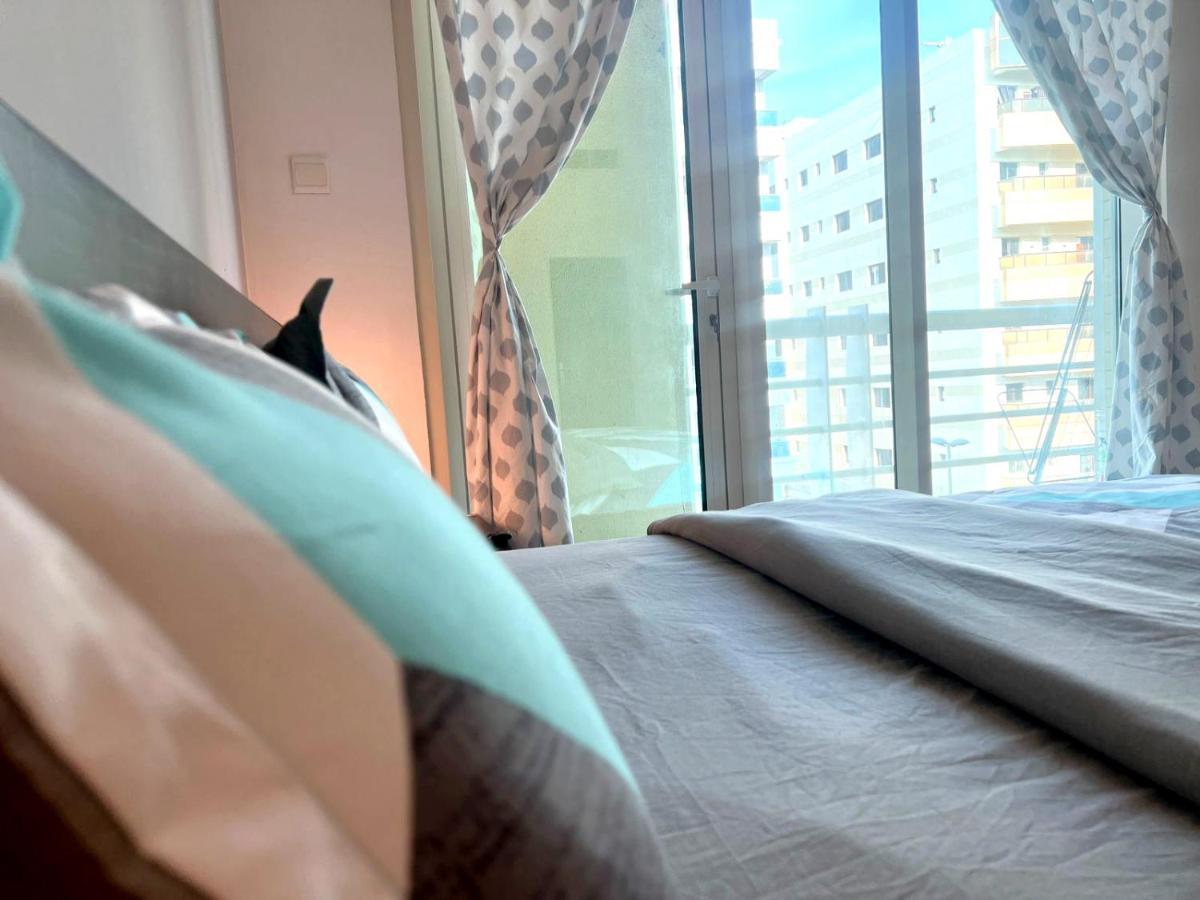 Beautiful Bedroom In Al Barsha Near Mashreq Metro Проживание в семье *